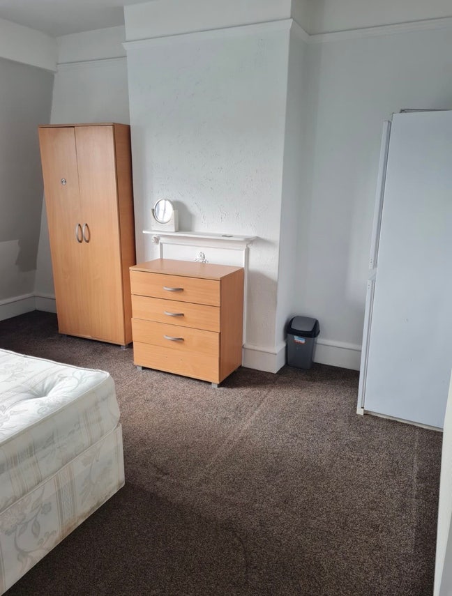 Double Room In Acton Town! Main Photo