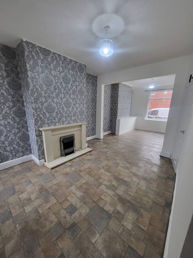 2 bedroom, 1 bathroom terraced house for rent Main Photo