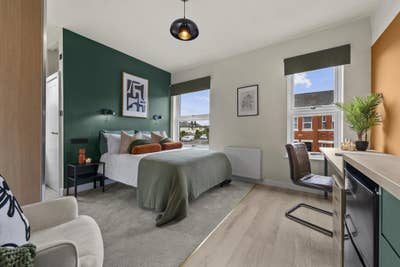 5* XL studio-style room professionals only  Main Photo