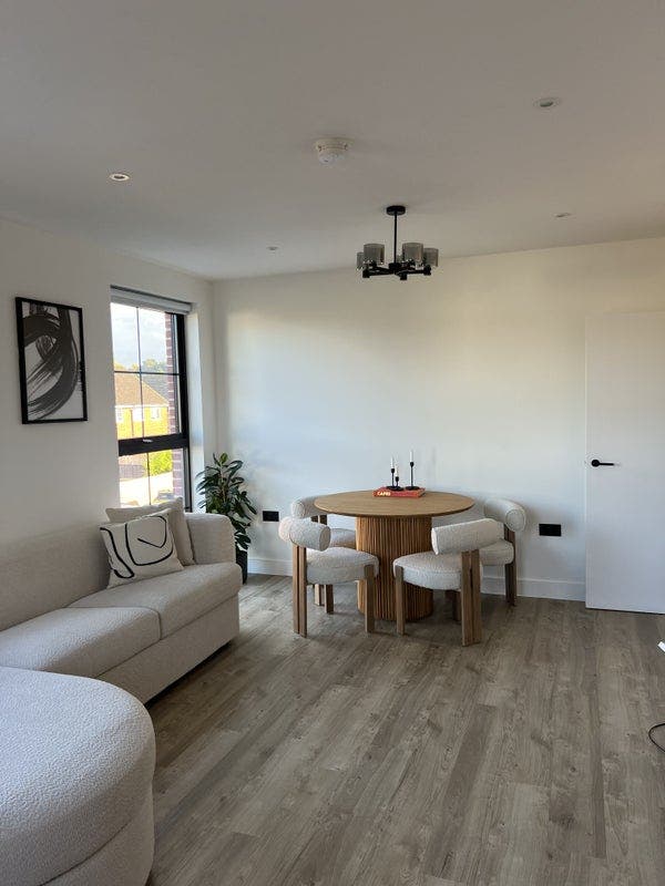 Double room to let in Hertford New Build Main Photo