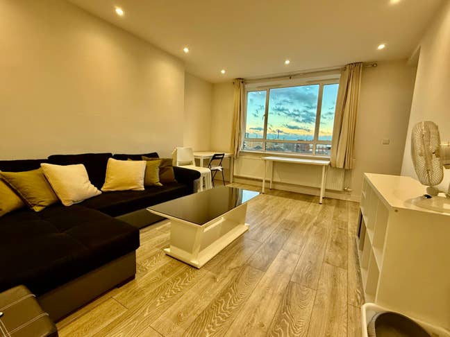 Modern Flat with Balcony in St John’s Wood Main Photo