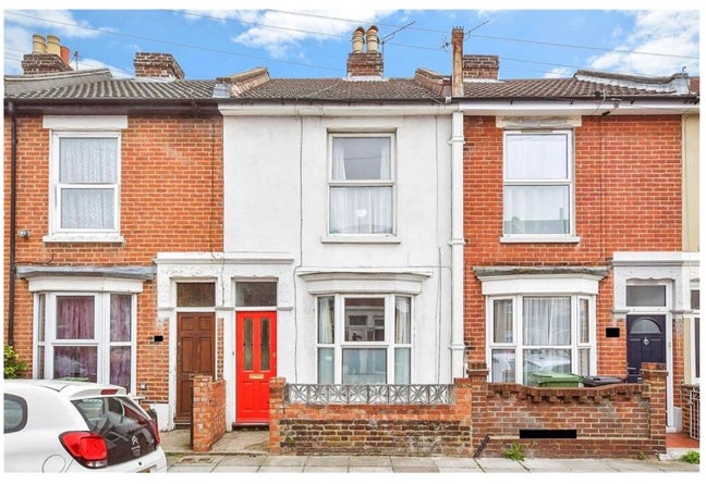2 Bed terraced house Main Photo
