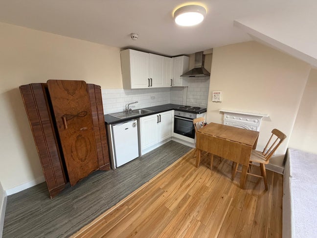 Rarely available Bedsit  Main Photo