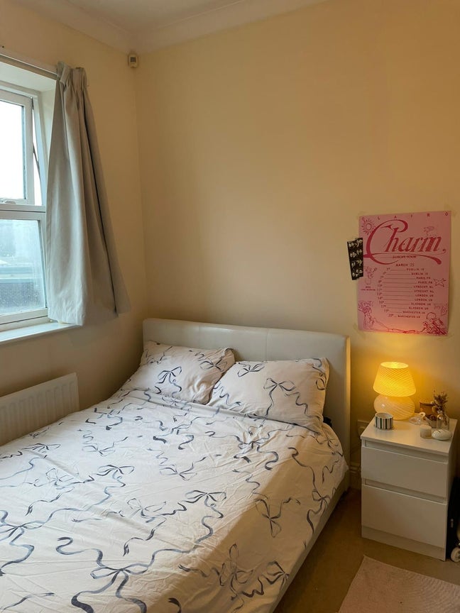 Central Location! Small double room Main Photo
