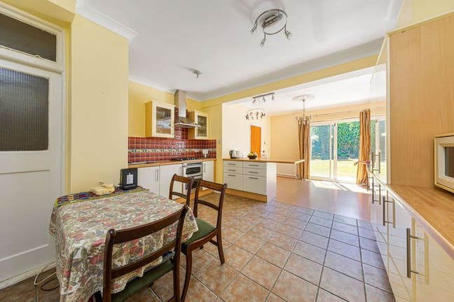 3 Bright Rooms in Friendly, Professional Home –E11 Main Photo