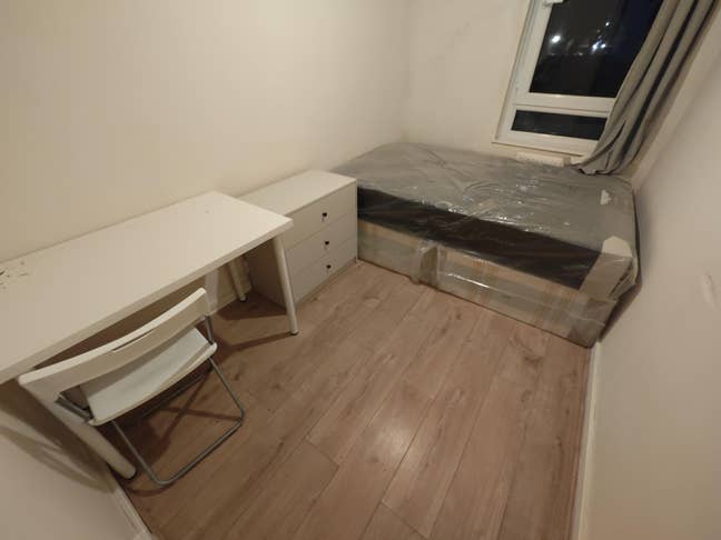 Small Double Room in Tottenham Hale Main Photo