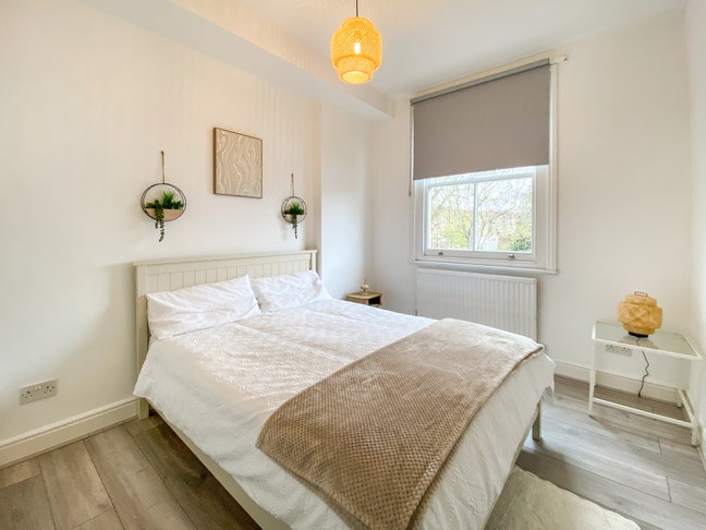 Spacious 1 bedroom flat in Chalk Farm  Main Photo