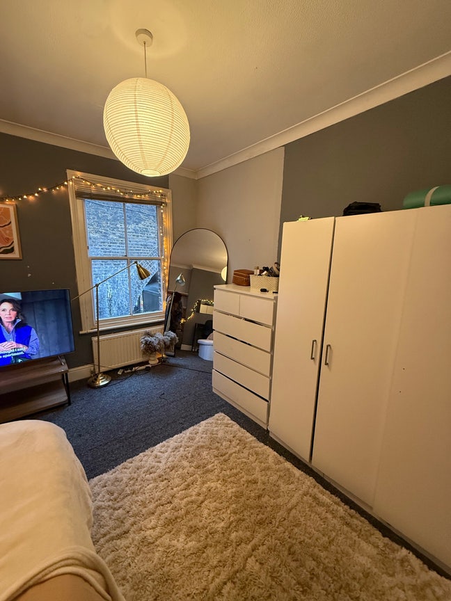 Spacious double room in Putney  Main Photo