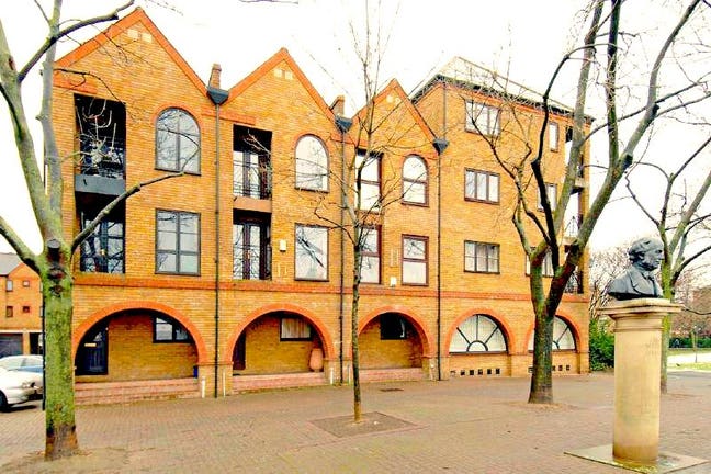 Lovely double in Canada Water by Greenland Dock Main Photo
