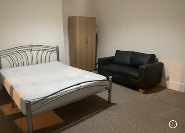 5 min walk to tube station/ spacious room Main Photo