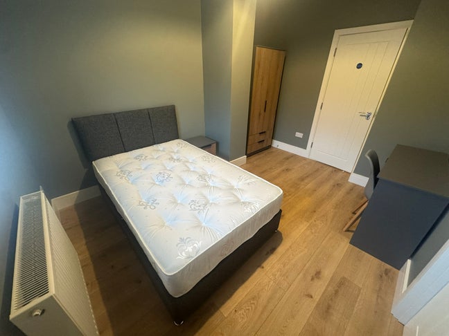 1 En-suite Double Bedroom on Gloucester Road! Main Photo