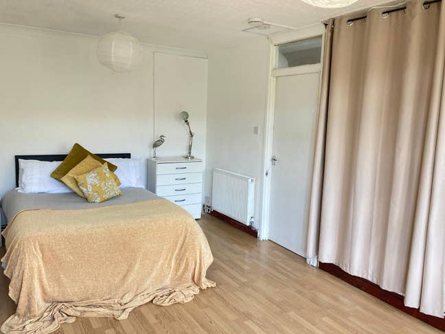 Canary Wharf/South Quay 2 Room Available! Main Photo