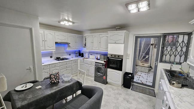 Double & Large Rooms - SW17 - Long or Short Let Main Photo