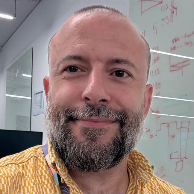 Friendly Spanish professional looking for 1 double Main Photo