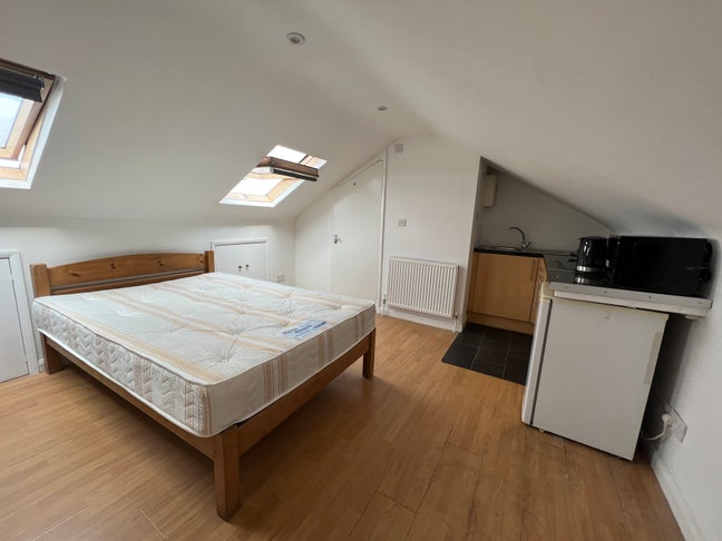 Fully Equipped Studio in *W10* Main Photo