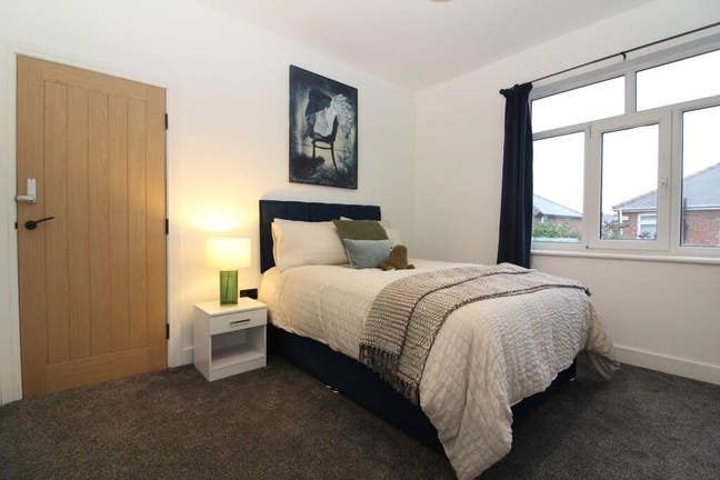 Recently Refurbished 4-Bedroom House Share. Main Photo