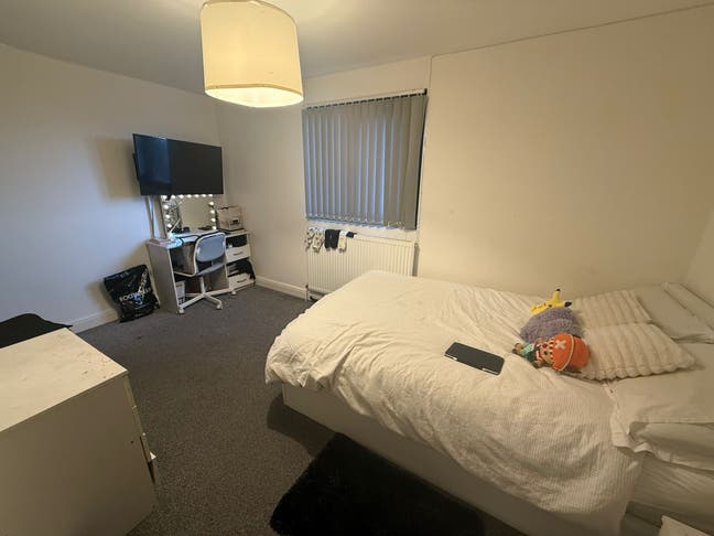 A spacious five-bedroom en-suite property Main Photo