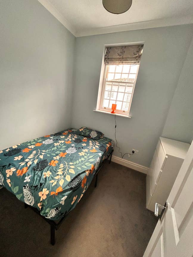 Bright Double Room in Beautiful Setting – Parking  Main Photo