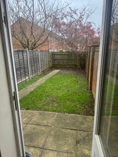 Single room with en-suite and double bed for rent Main Photo