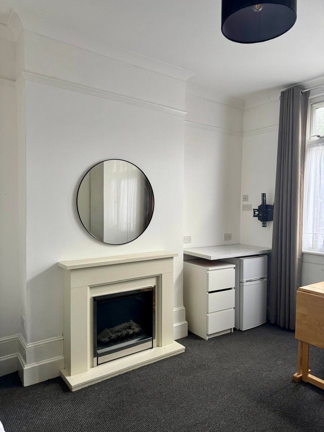 Fantastic Value Large Garden Room - All Bills Inc! Main Photo