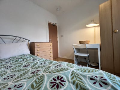 Bright Single Room Main Photo