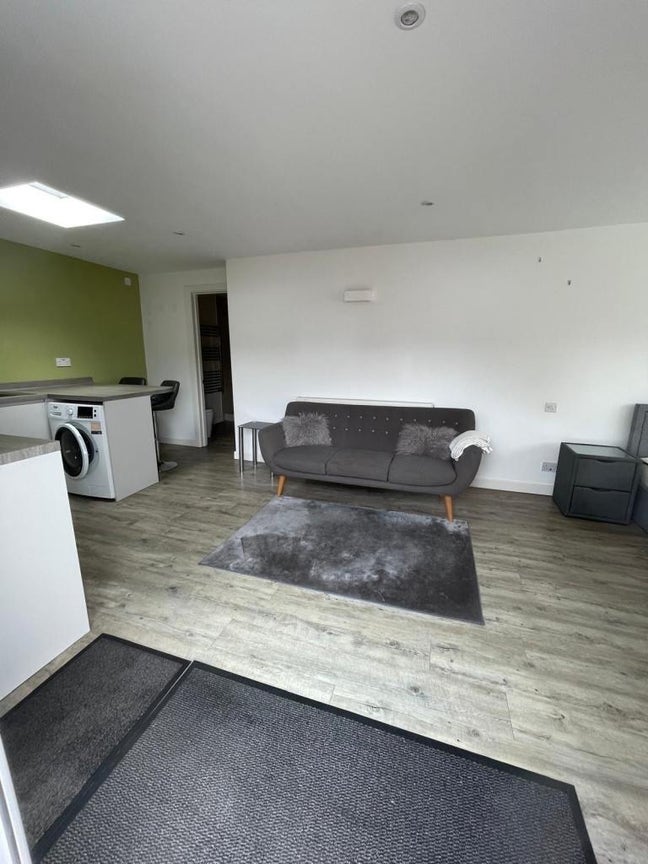 Spacious Studios flat available in RM13 Main Photo