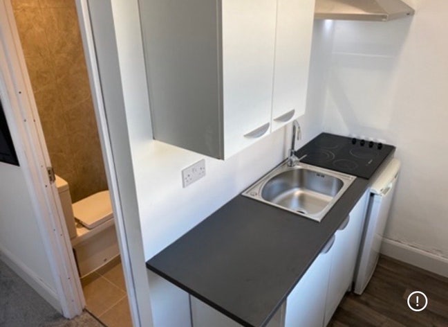 Studio flat, new kitchen and bathroom Main Photo