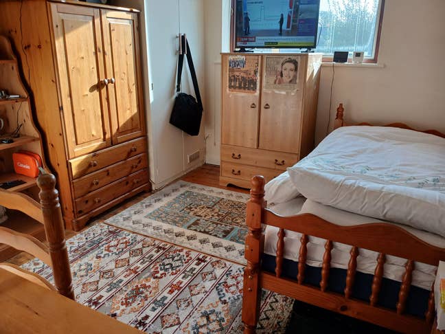 Cosy single room 10 mins walk to Whitton Station Main Photo