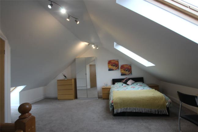 Spacious En-Suite Bedroom- On its Own Floor- SE16 Main Photo