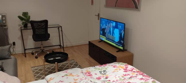 A newly renovated and furnished shared apartment i Main Photo