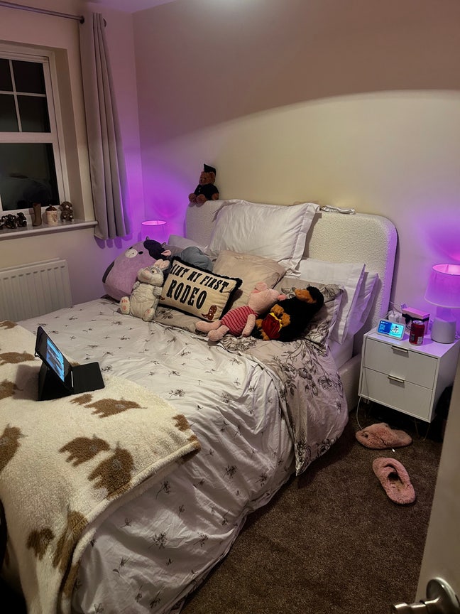 Double room available in 3 bed house share Main Photo