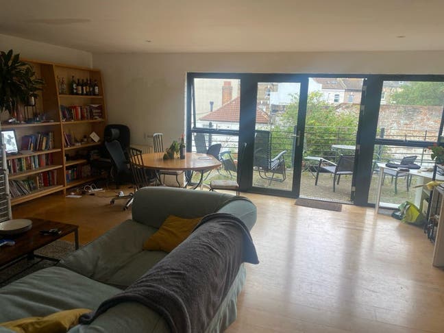 Short Brixton Sublet in Large Homey Flat Main Photo