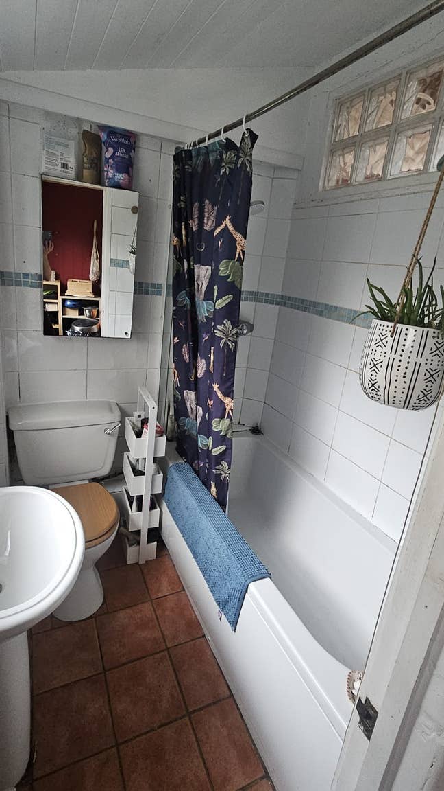 Double Room in 2 Bedroom Terraced House - East Ox. Main Photo