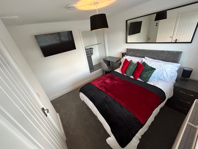 Beautiful Double En-Suite Bedroom  Main Photo