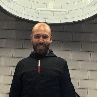 Professional Male seeks a double room Main Photo