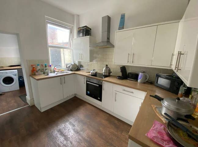 1 Double Room for a Great Price in L4! Main Photo