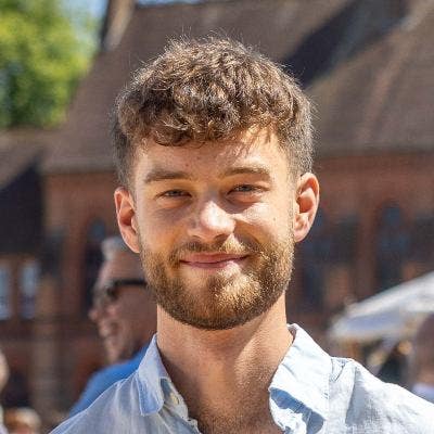 I am working as a business management graduat... Main Photo