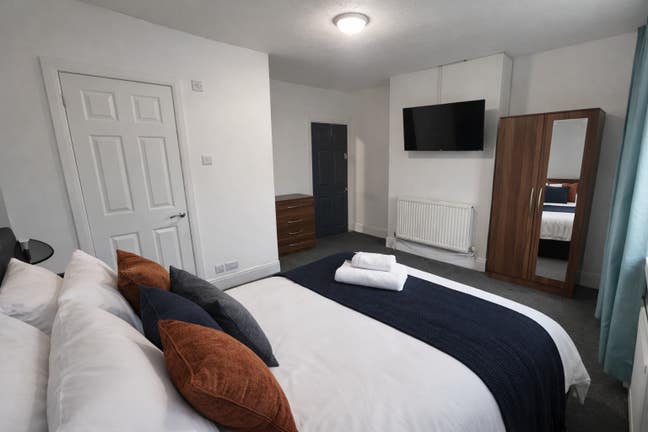 🚨 Great Value Double Room - Near A52 🚨 Main Photo