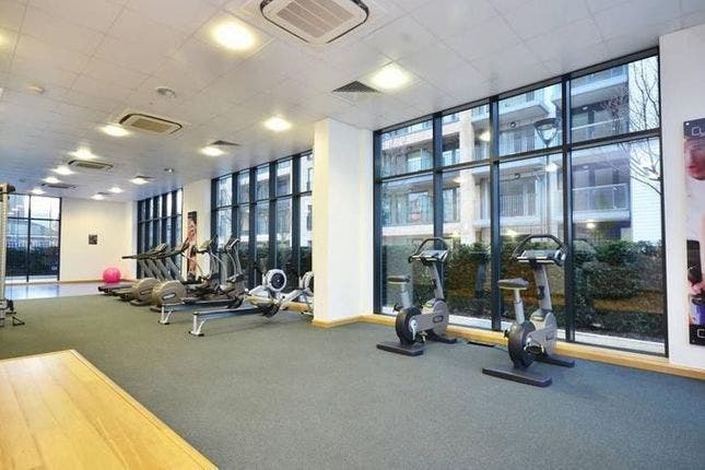 Newly furnished Double Bedroom in E14-Gym Included Main Photo