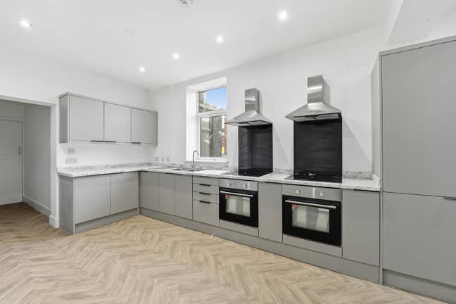 Fully Refurbished 7Bed HMO Double rooms, En Suite Main Photo