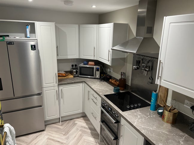 Small double room in modern clean tidy house Main Photo