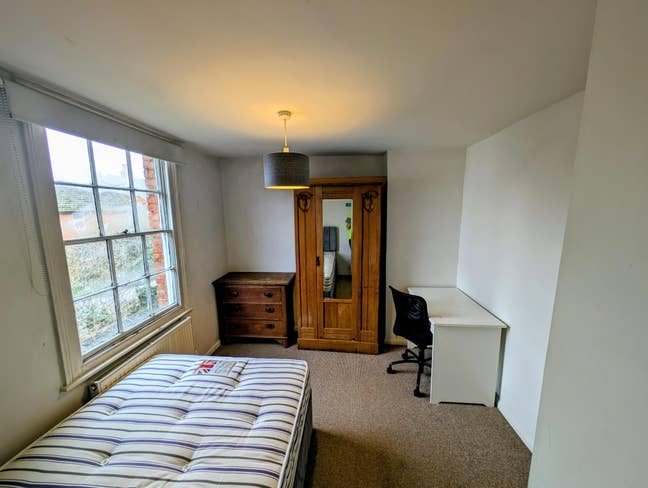  Room infriendly professional house-great location Main Photo