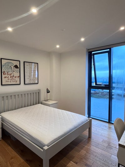 Double ensuite room with river view (Short term) Main Photo