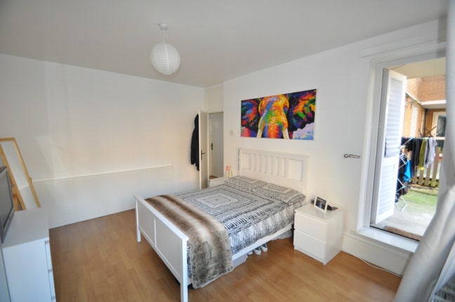 Double Room available with private garden Main Photo