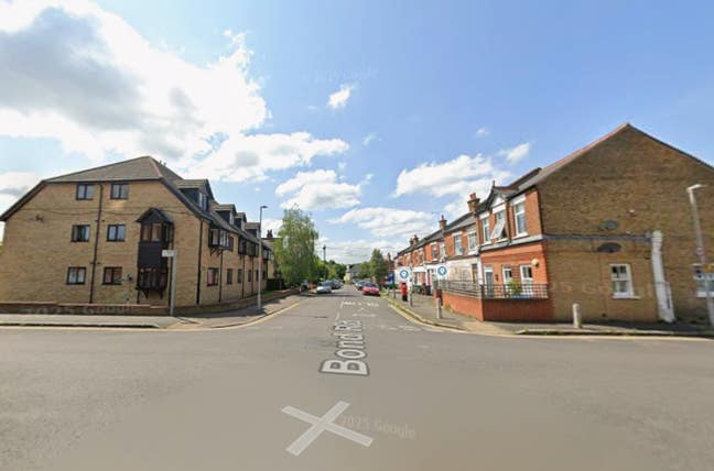 DSS-Studio Flat Available in Surbiton Kingston KT6 Main Photo