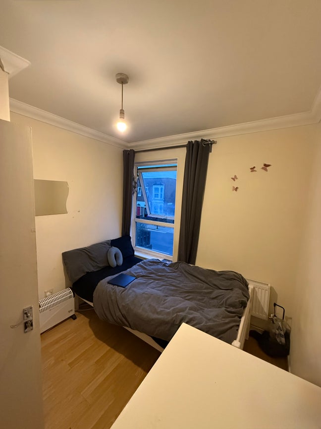 Cozy room in shared house. E3 Bow – bills included Main Photo