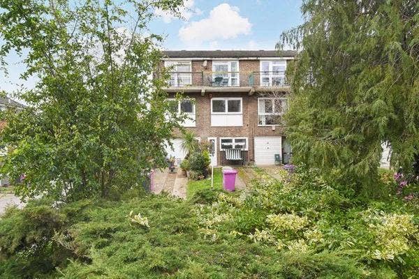 Ensuite Double Room | Walk to Canary Wharf |  Main Photo