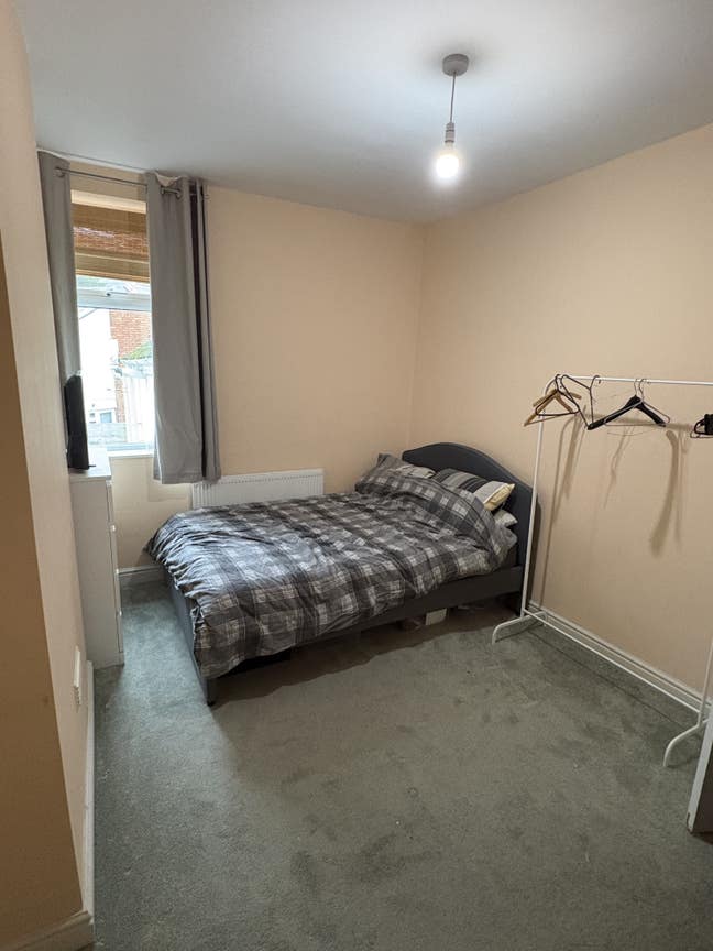 Furnished Double Room Available - Great Location Main Photo