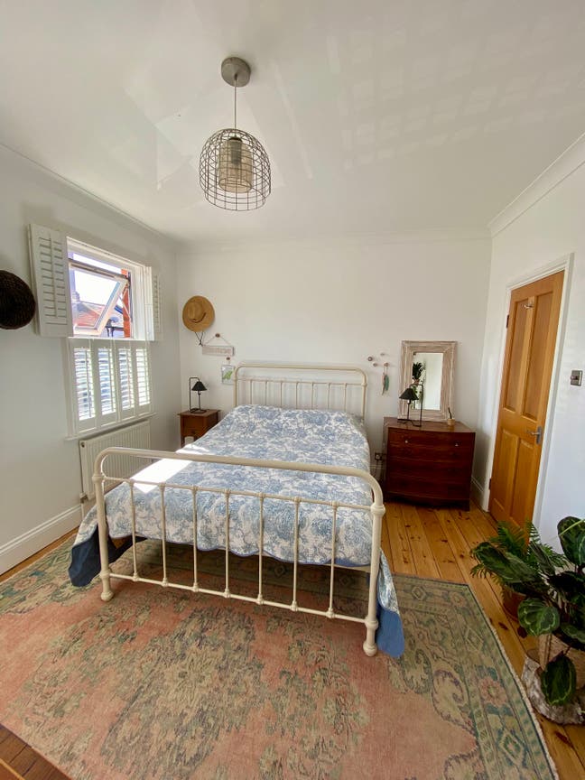 Double room in Stylish 3-bedroom house Main Photo