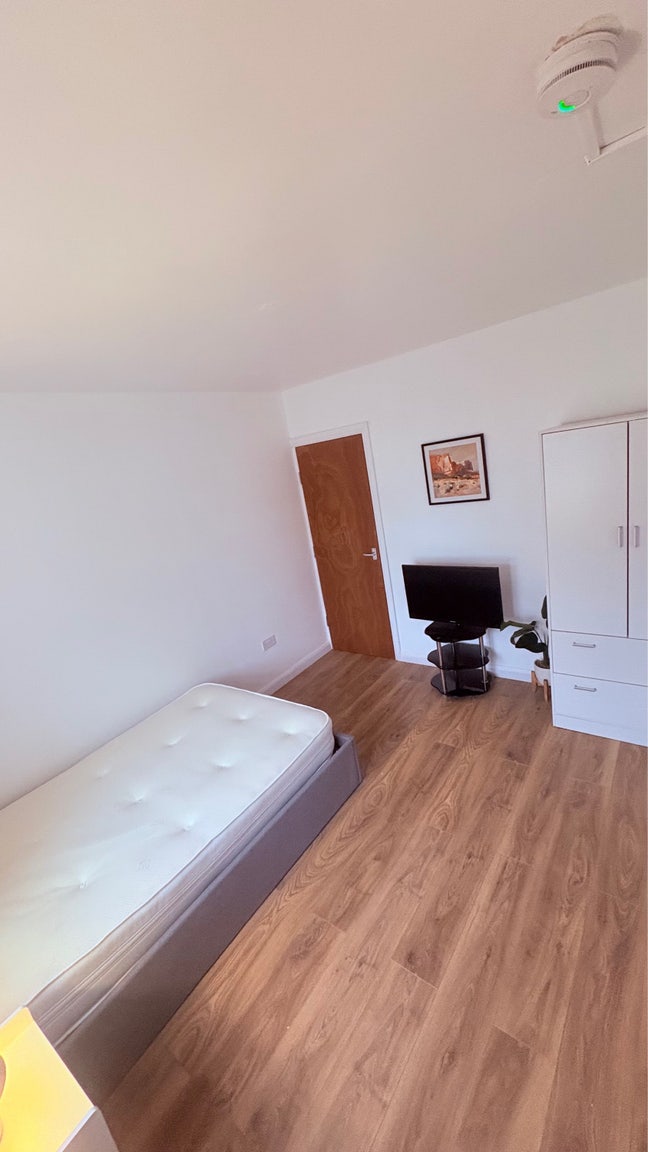 Modern Self-Contained Studio- Private Garden Main Photo